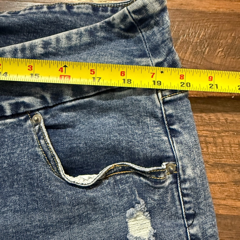 Terra & Sky Women's Denim Blue Jean Shorts - Picture 4 of 11